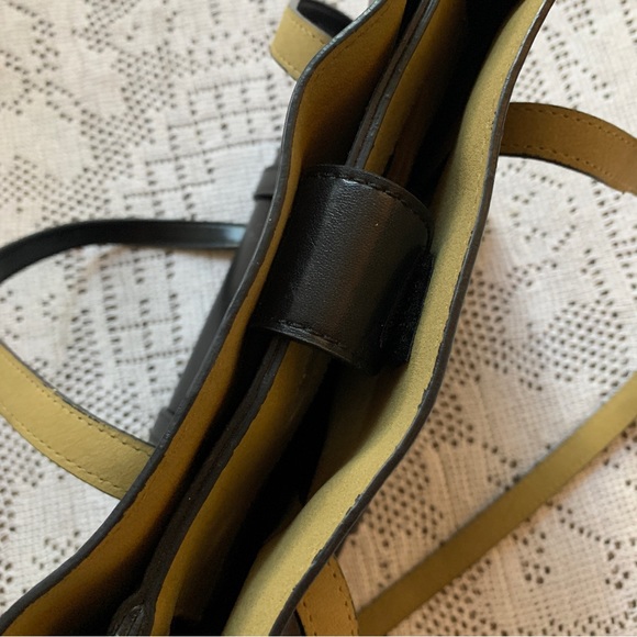 Black Mondani purse - Picture 4 of 10